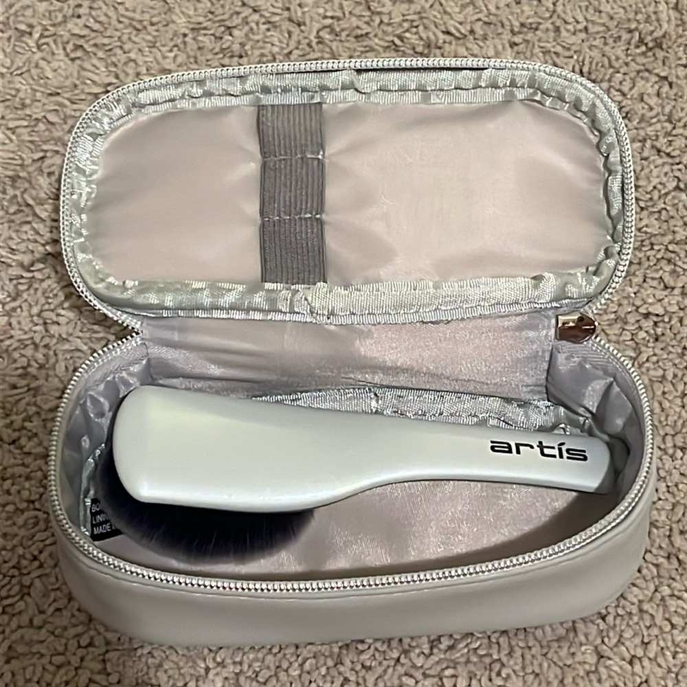 Artís Digit S Oval 8 Brush With Case